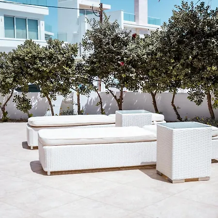 Elli Seaside باراليمني